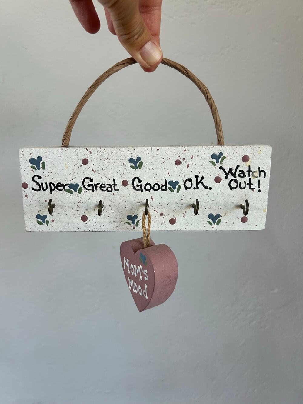 Vintage Mom’s Mood Wood Sign Primitive Farmhouse Hanging Plaque Heart Peg